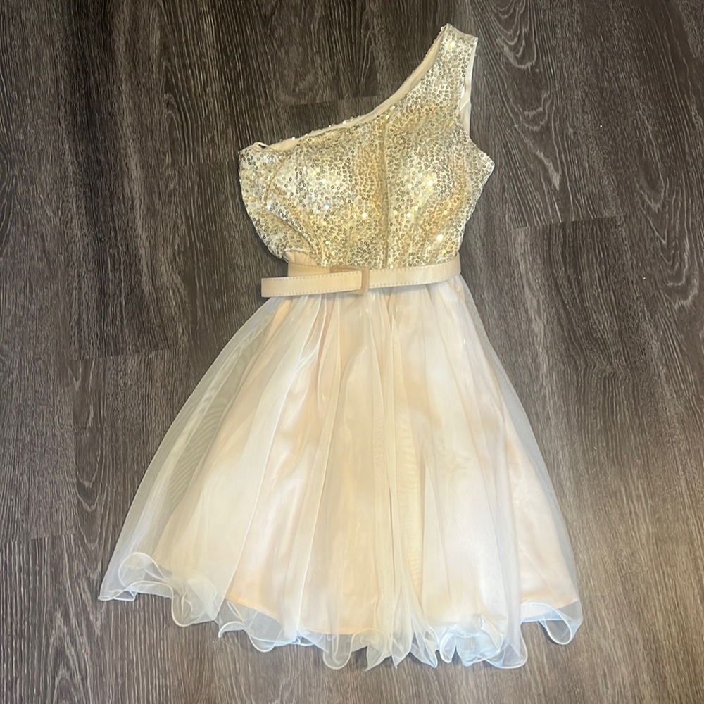 Delia’s size 11 off the shoulder gold and cream sequin dress